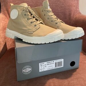 NIB Palladium Unisex Pampa SP20 Hi CVS Warm Sand Canvas Boots